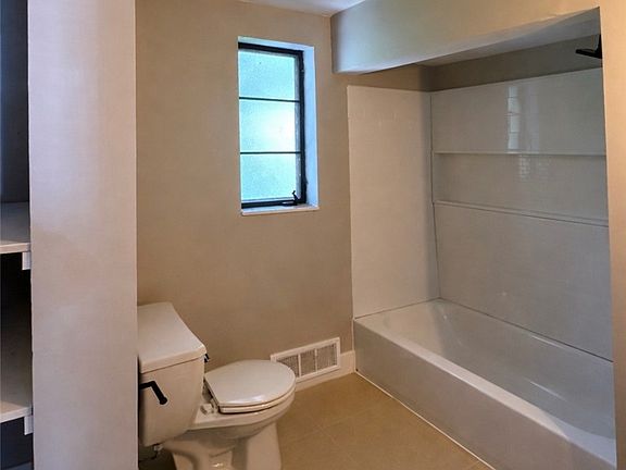 5th image of 646 Tarragonna St