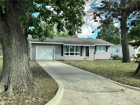 1010 S Poplar St, Pana, IL 62557