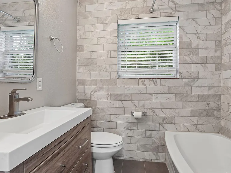 2308 Devonshire Dr #A — Photo 11