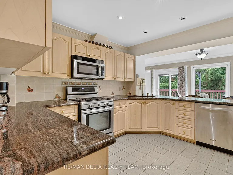 13 Sherk Cres — Photo 9
