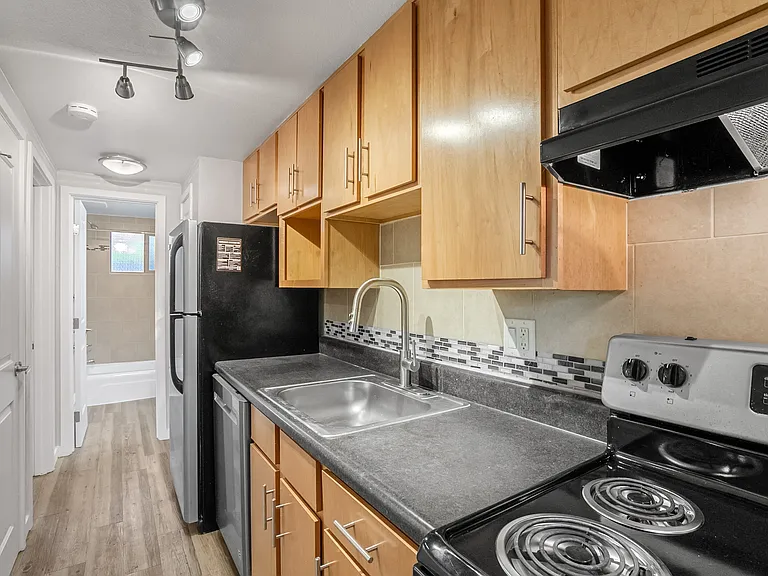 410 Delaware St — Photo 38