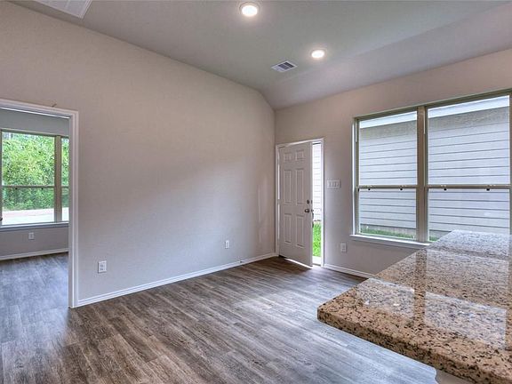 5th image of 12043 Nellwood St