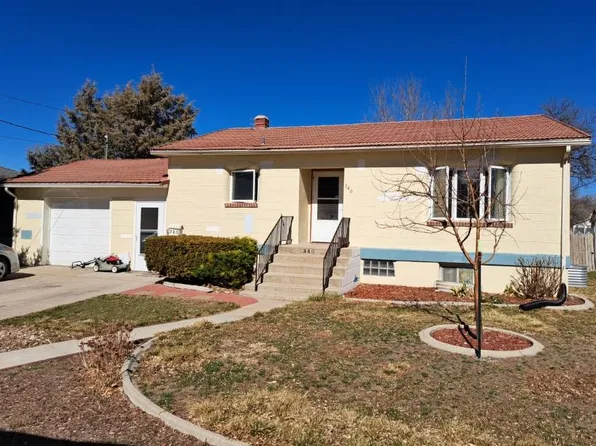 340 E 8th St, Chadron, NE 69337