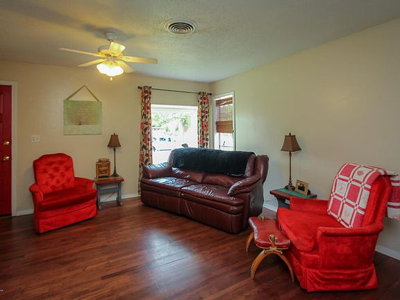 3rd image of 1527 S Beverly Dr