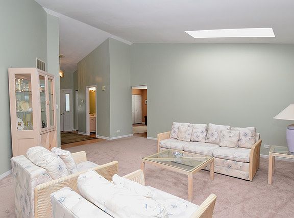 3rd image of 569 Eastwick Ln
