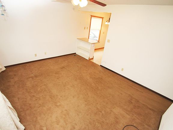 5th image of 553 Littleton St