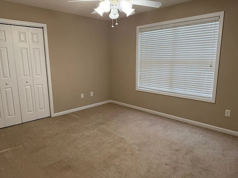 492 Glenshire Ln — Photo 18