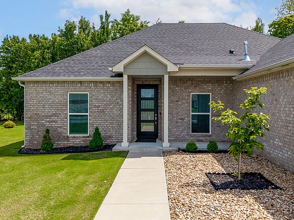 3rd image of 411 Fairway Cir