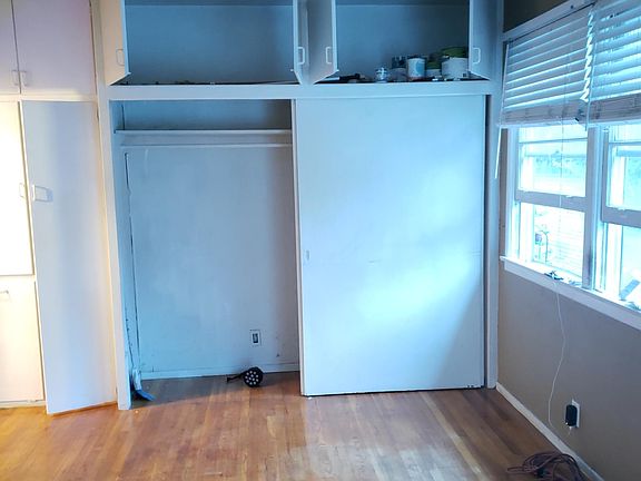 Living Area w Hardwood Floors