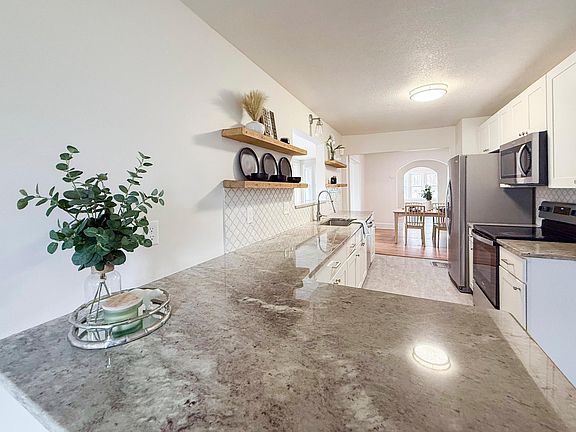 5th image of 913 1st St NW