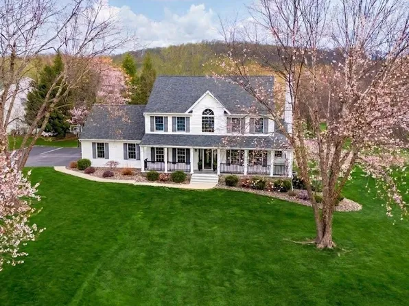 4801 Meadowview Ter, Zionsville, PA 18092