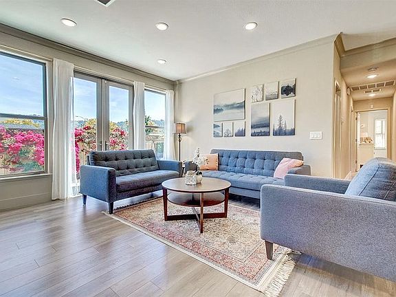 3rd image of 686 Los Huecos Dr