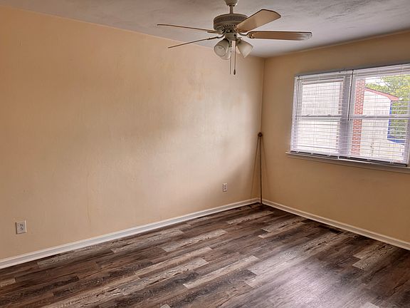 3rd image of 901 Ashaway Ct
