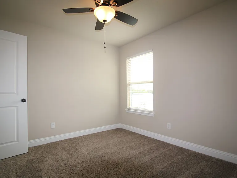 821-823 Jameson St — Photo 11