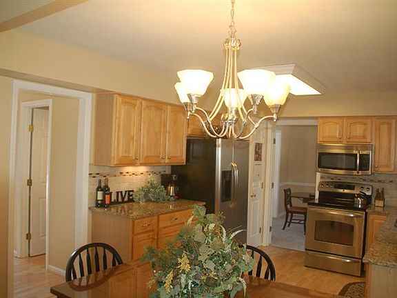 3rd image of 10139 Bolingbroke Dr