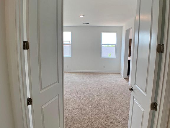 5th image of 609 E Bamboo Ln