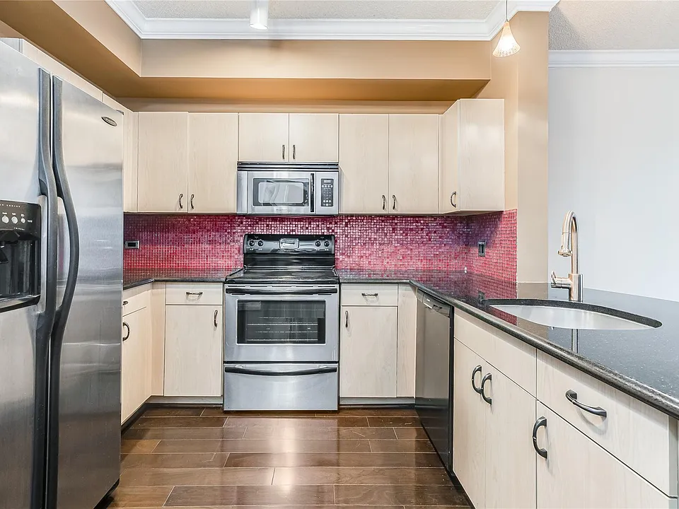 533 NE 3rd Ave #319
