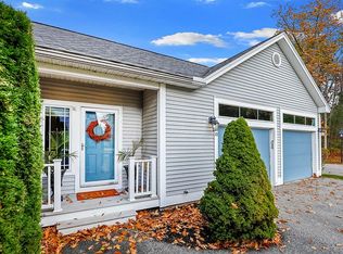 10 Mountain Village Rd, Windham, NH 03087