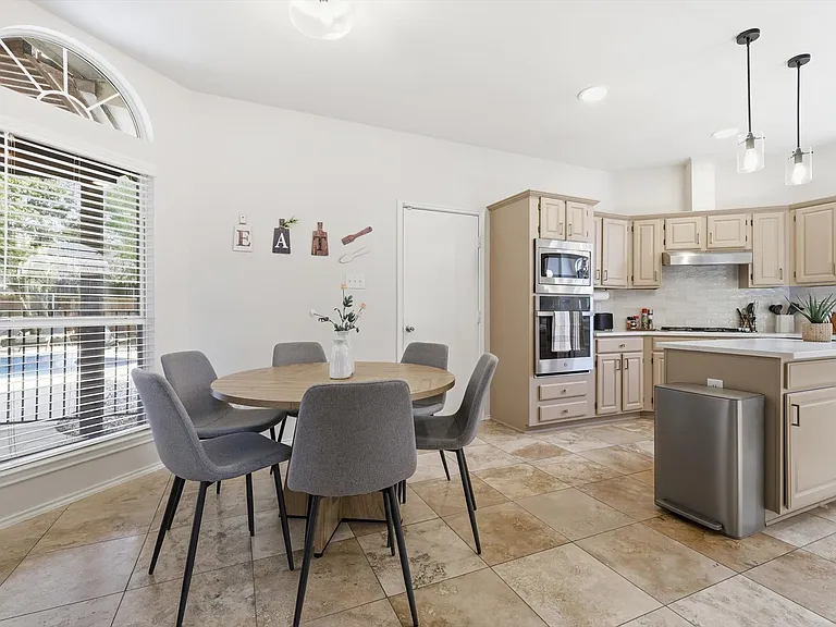 2707 Rochelle Dr — Photo 11