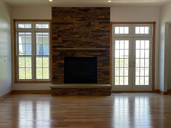 Living Room w/ gas fireplace