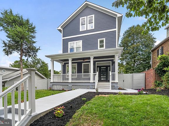 3rd image of 1258 Perry St NE