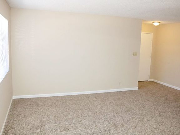 4th image of 2119 Cambridge Dr