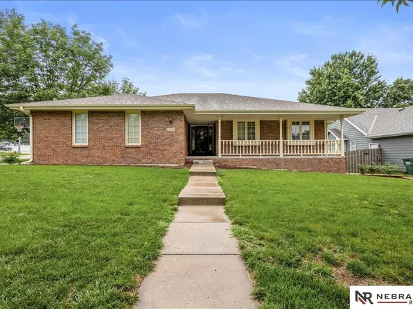7635 Red Oak Rd, Lincoln, NE 68516