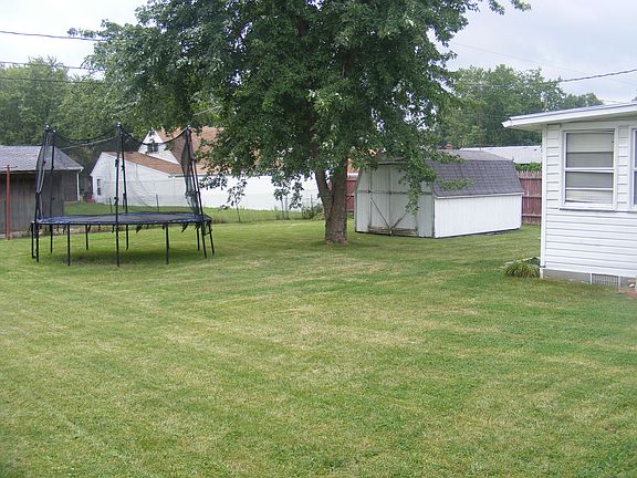 2nd image of 205 Oxford Dr