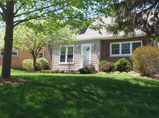 505 N 98th St, Wauwatosa, WI 53226
