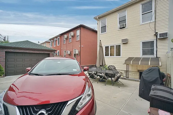 Sold by Neuhaus Realty, Inc. | media 33
