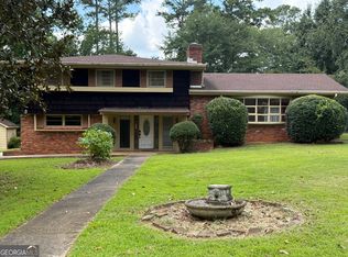 6214 Crestview Dr SE, Covington, GA 30014