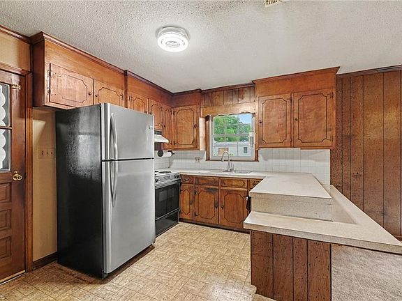 2nd image of 136 Beckford Dr