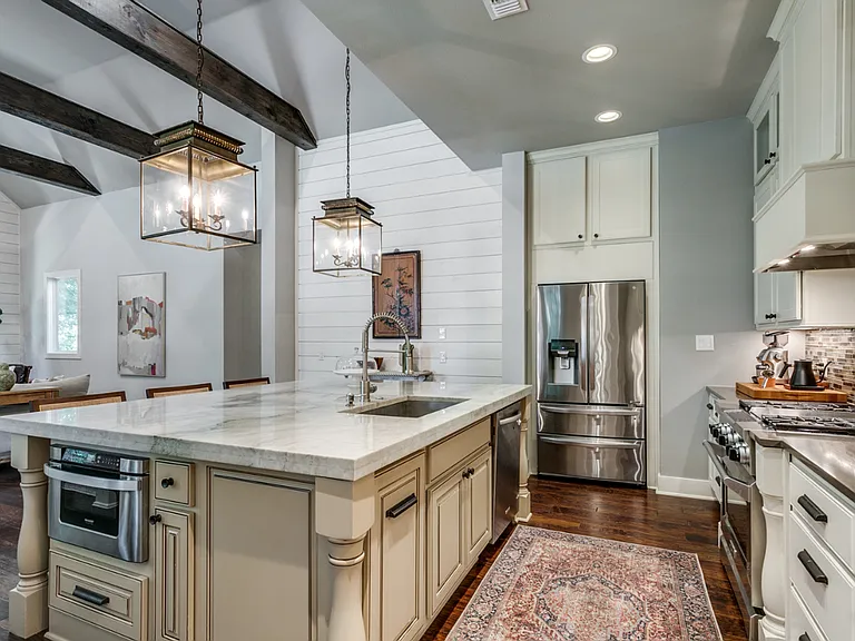 242 E Elmview Pl — Photo 8