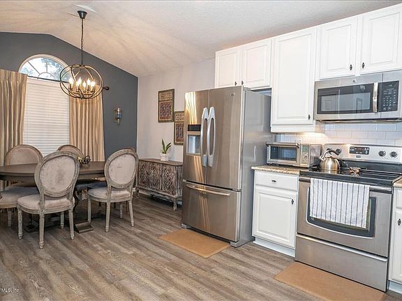 5th image of 568 Redberry Ln