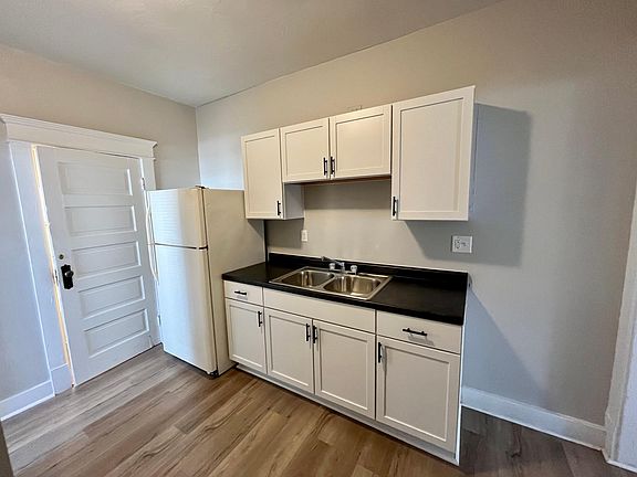 3rd image of 532 N Scott St #2