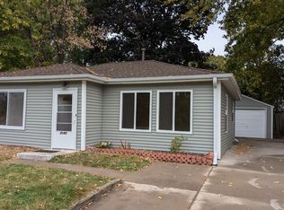 2082 McKnight Rd N, North Saint Paul, MN 55109