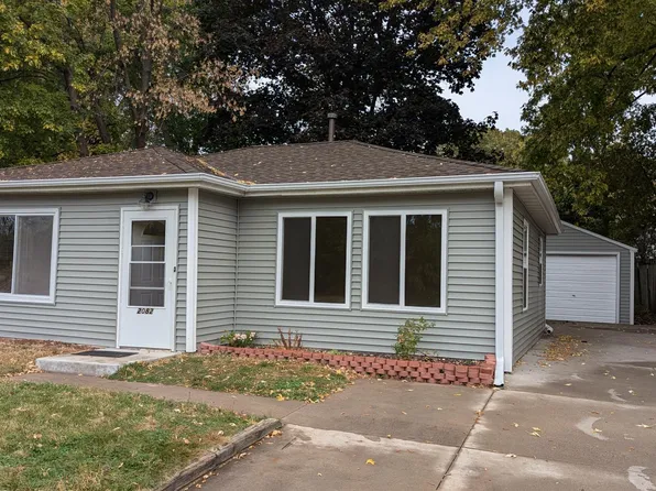 2082 McKnight Rd N, North Saint Paul, MN 55109