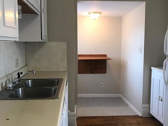 3rd image of 702 W Gift Ave