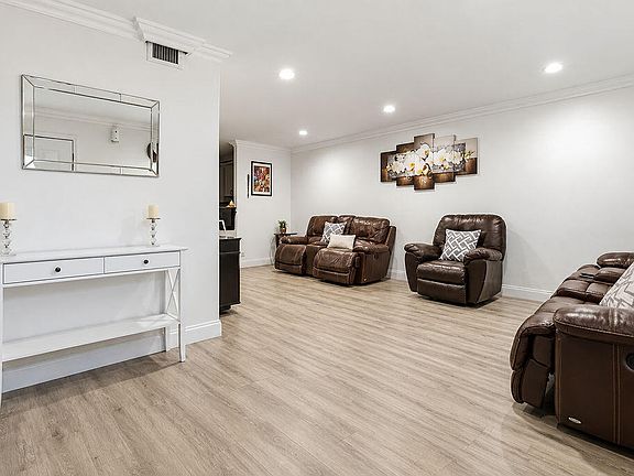 3rd image of 3305 MALLARD CLOSE #54