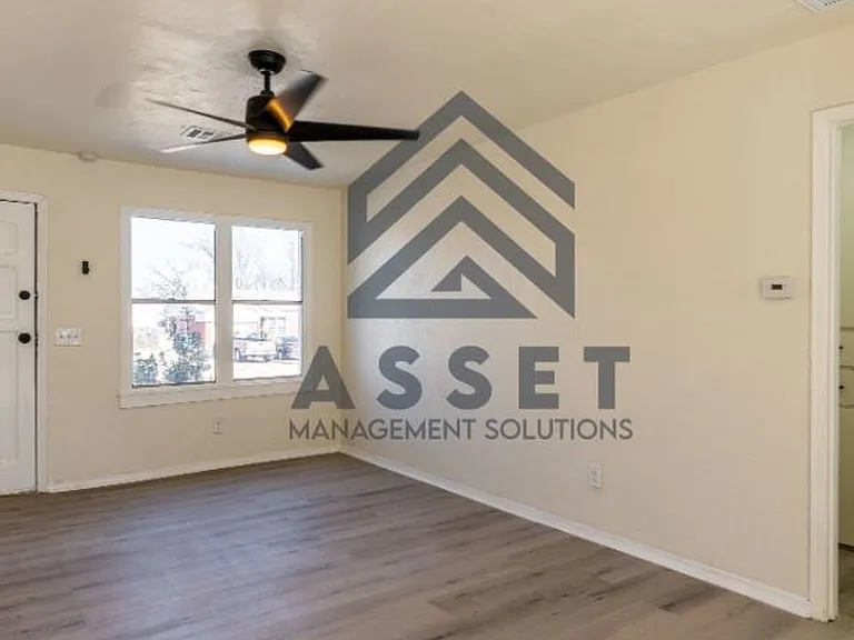 422 E Northrup Dr — Photo 12