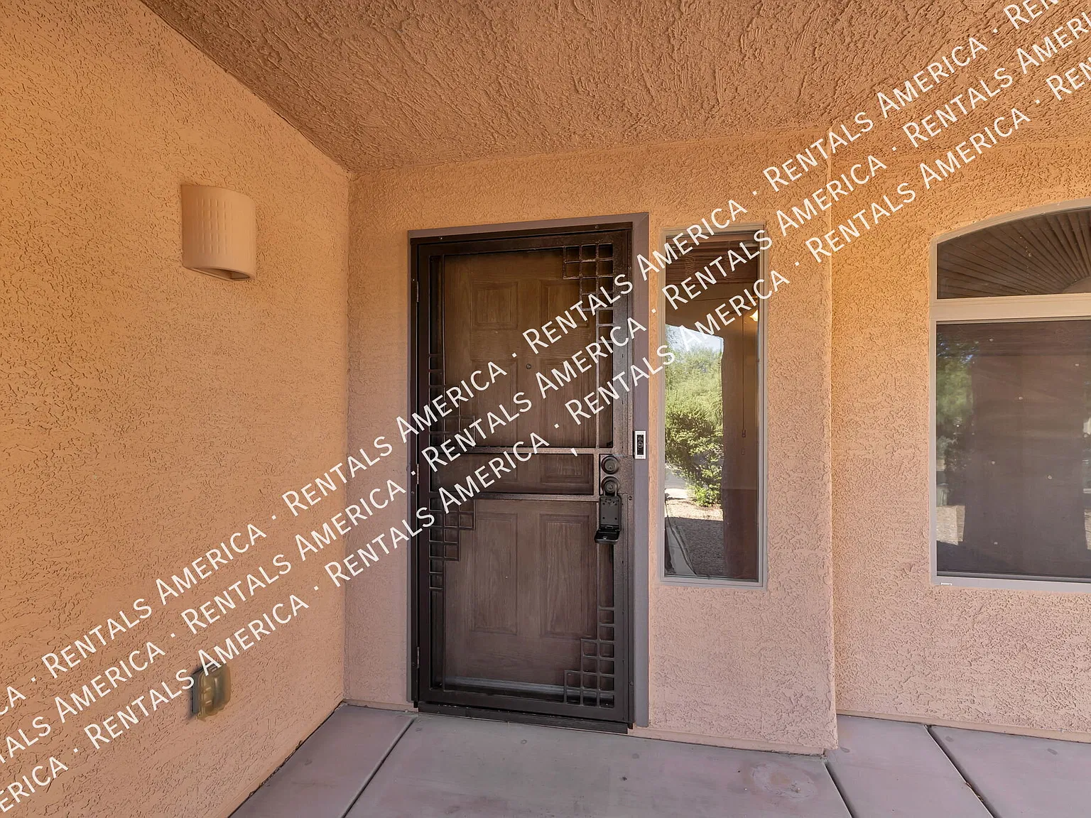 Southeast gated 4 bedroom, 2 bath! — Photo 4