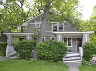 150 Barrypoint Rd, Riverside, IL 60546