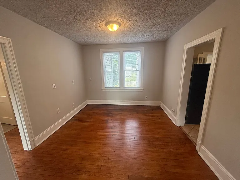 1840 Powell Rd — Photo 15