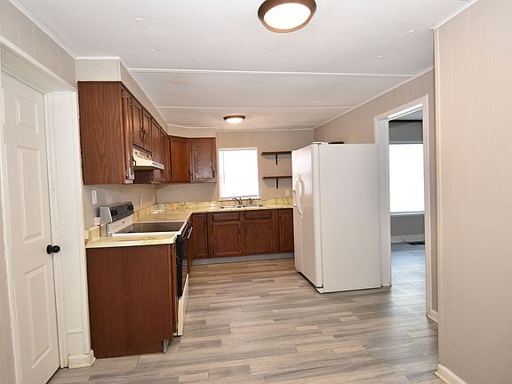 5th image of 614 Christyann St