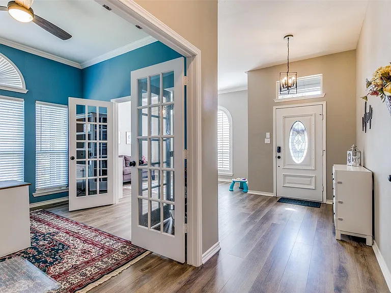 626 Beal Ln — Photo 2