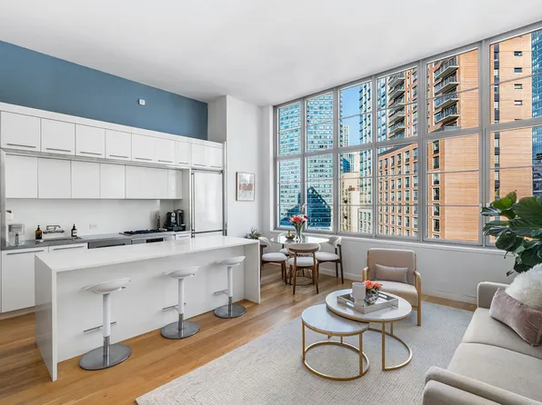 27-28 Thompson Avenue image 2 of 17