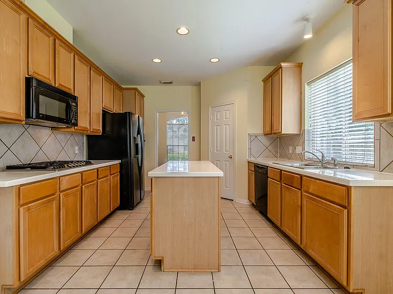 2123 Hill Canyon Ct — Photo 6