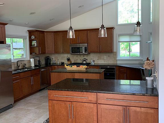 3rd image of 131 Windingbrook Ln