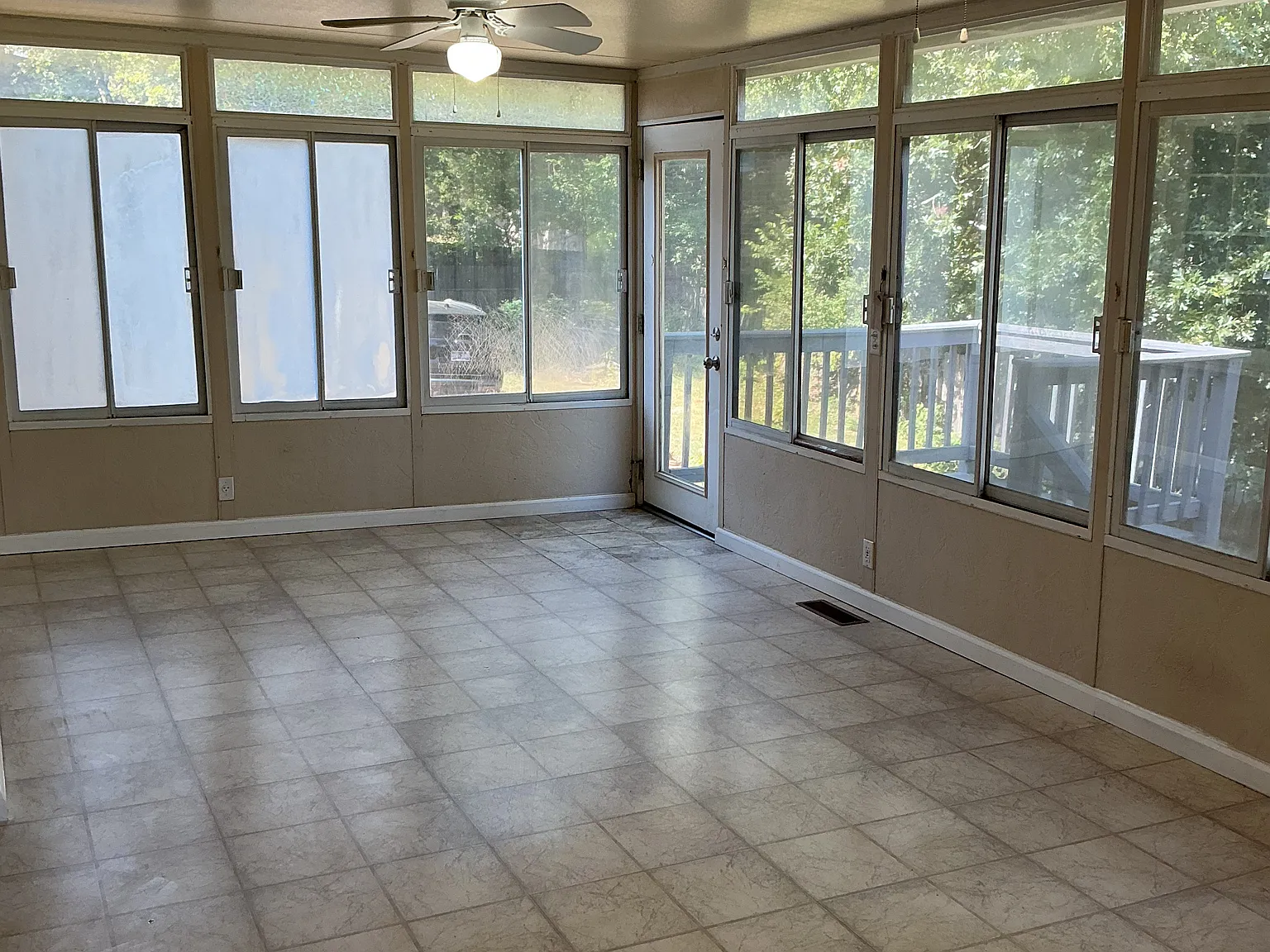 3 bed, 2.5 bath, 2270 sqft, $2,150 — Photo 2