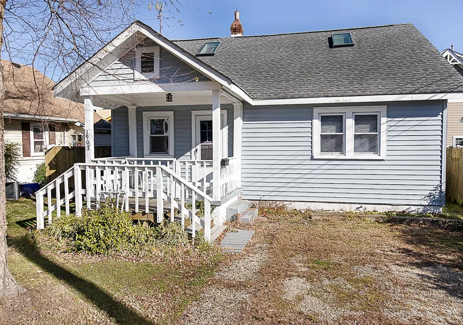 Quaint 2 bedroom first-floor rental just blocks from the Oceanfront! — Photo 3